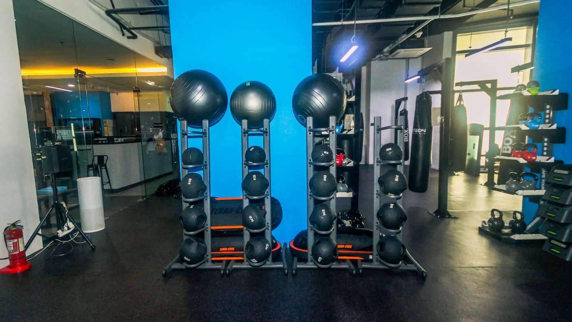 Royal Polo Club Air Condo Makati Swim Gym Park 300 Mbps Manila Apartament