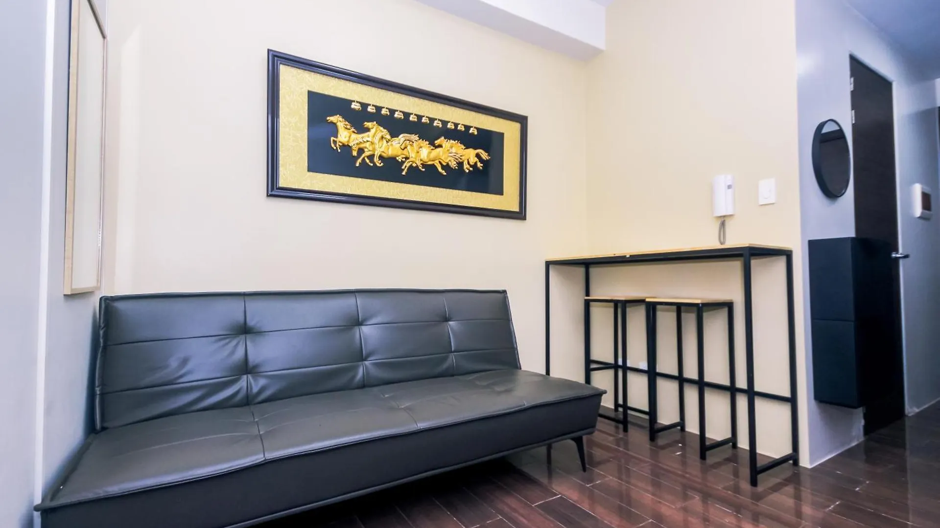 Royal Polo Club Air Condo Makati Swim Gym Park 300 Mbps Manila 0*,  Filipiny