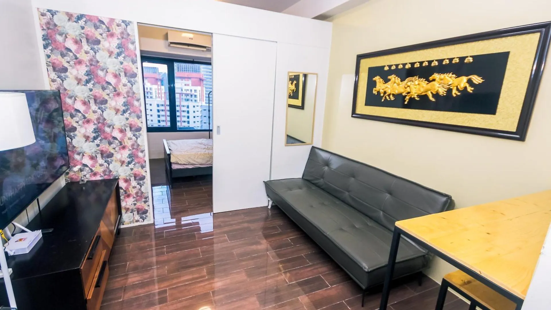 Royal Polo Club Air Condo Makati Swim Gym Park 300 Mbps Manila Apartament