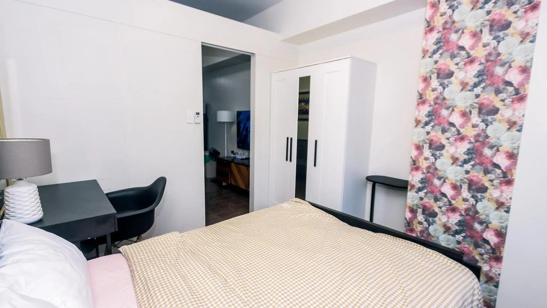 アパート Royal Polo Club Air Condo Makati Swim Gym Park 300 Mbps マニラ市