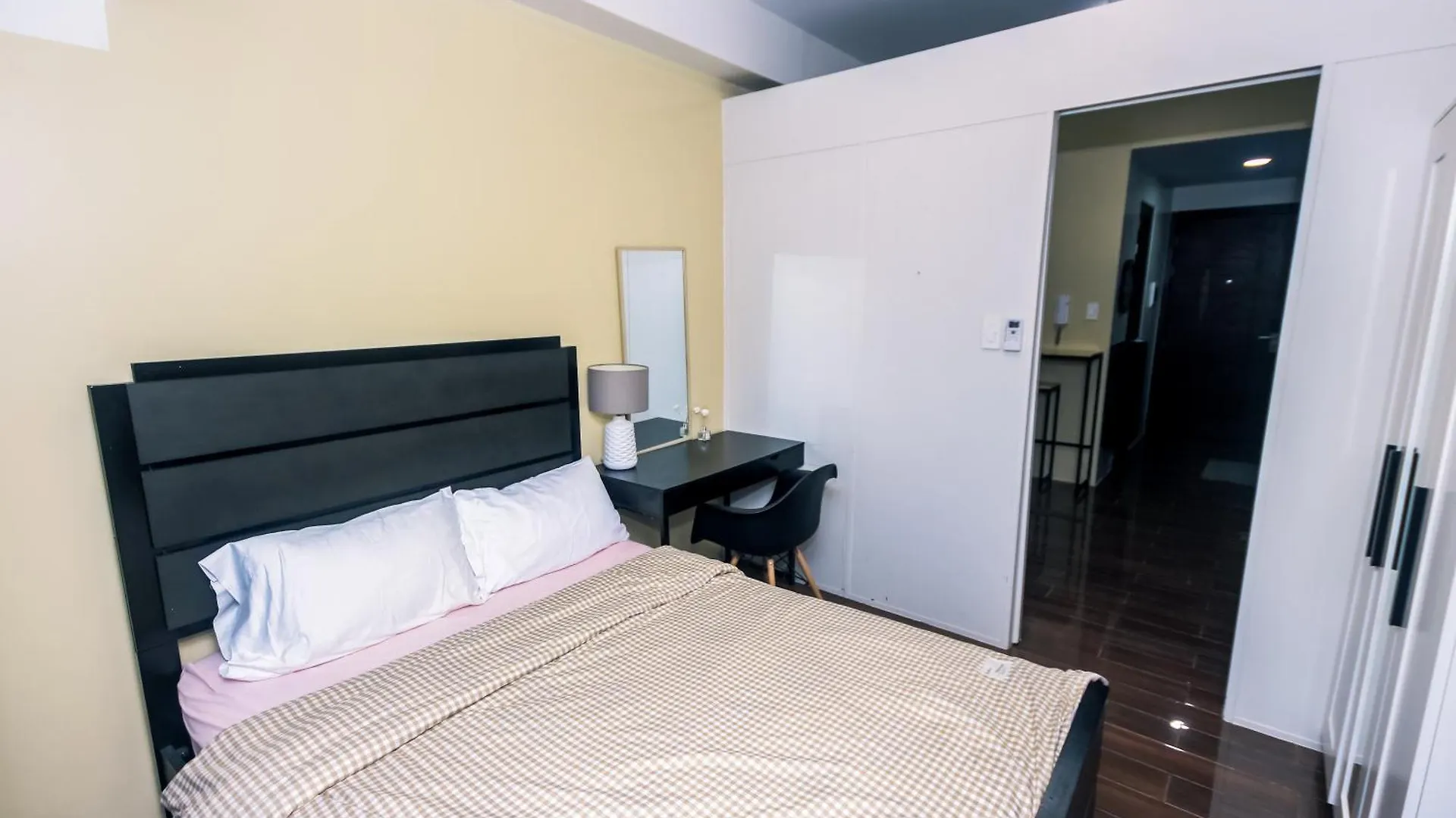 Apartament Royal Polo Club Air Condo Makati Swim Gym Park 300 Mbps Manila Filipiny
