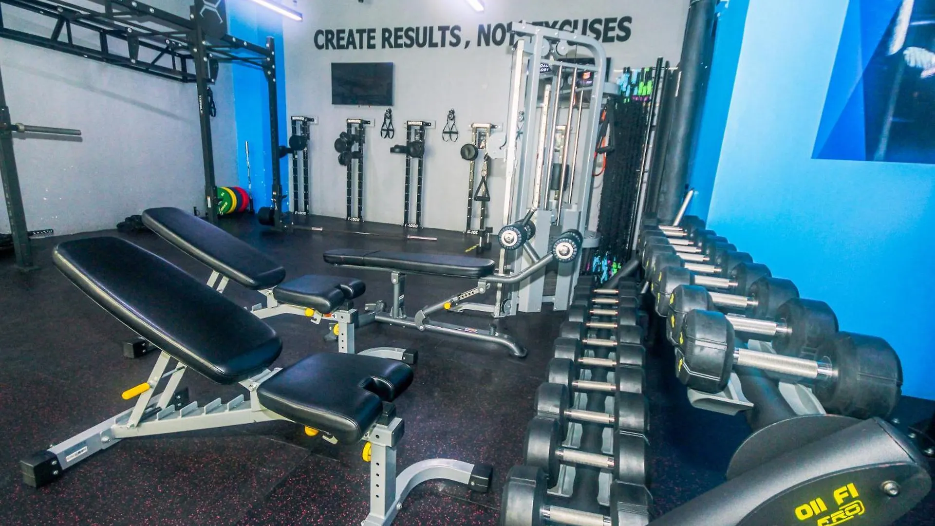 Royal Polo Club Air Condo Makati Swim Gym Park 300 Mbps Manila 0*,  Philippines