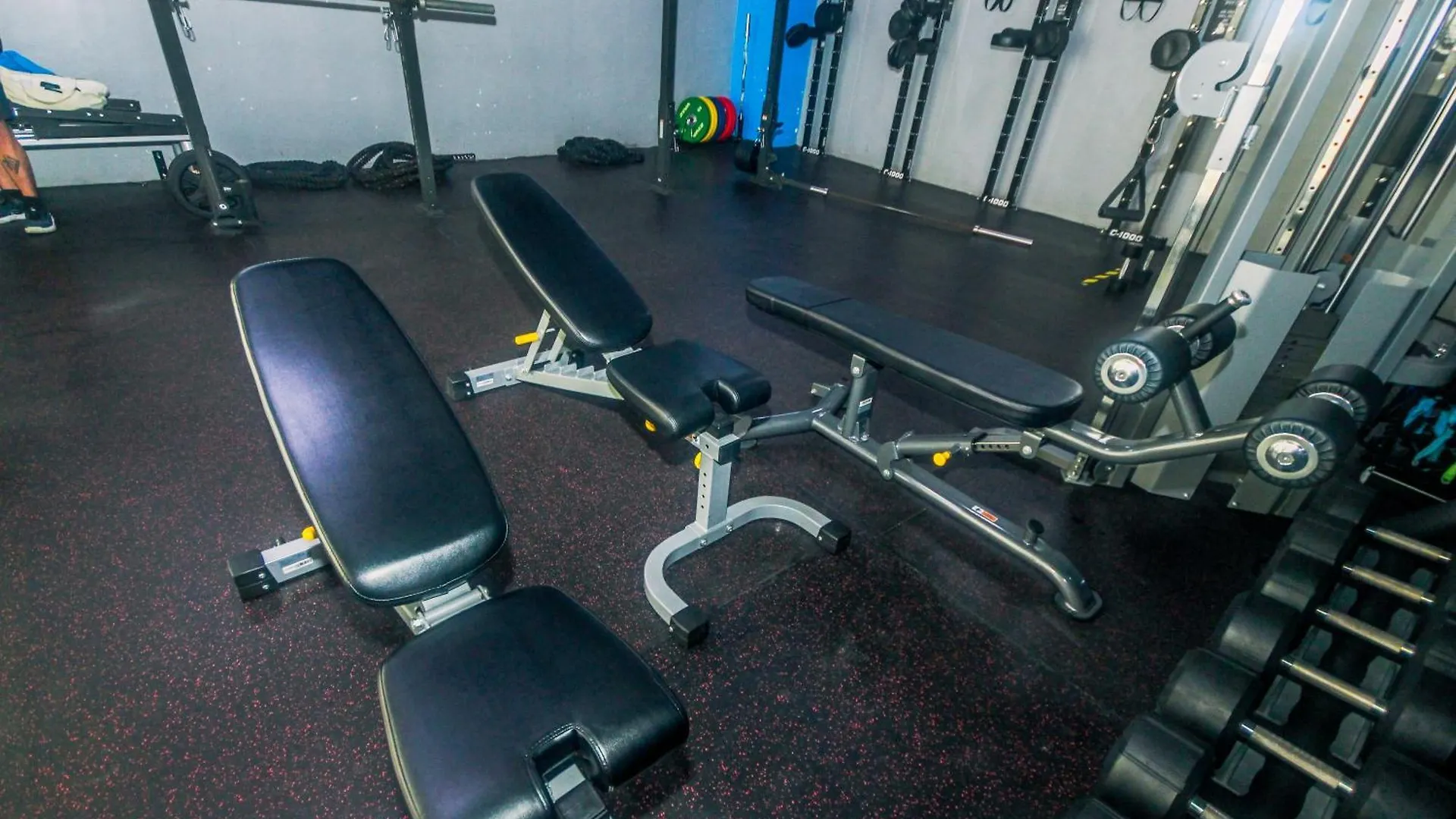 Apartment Royal Polo Club Air Condo Makati Swim Gym Park 300 Mbps Manila Philippines
