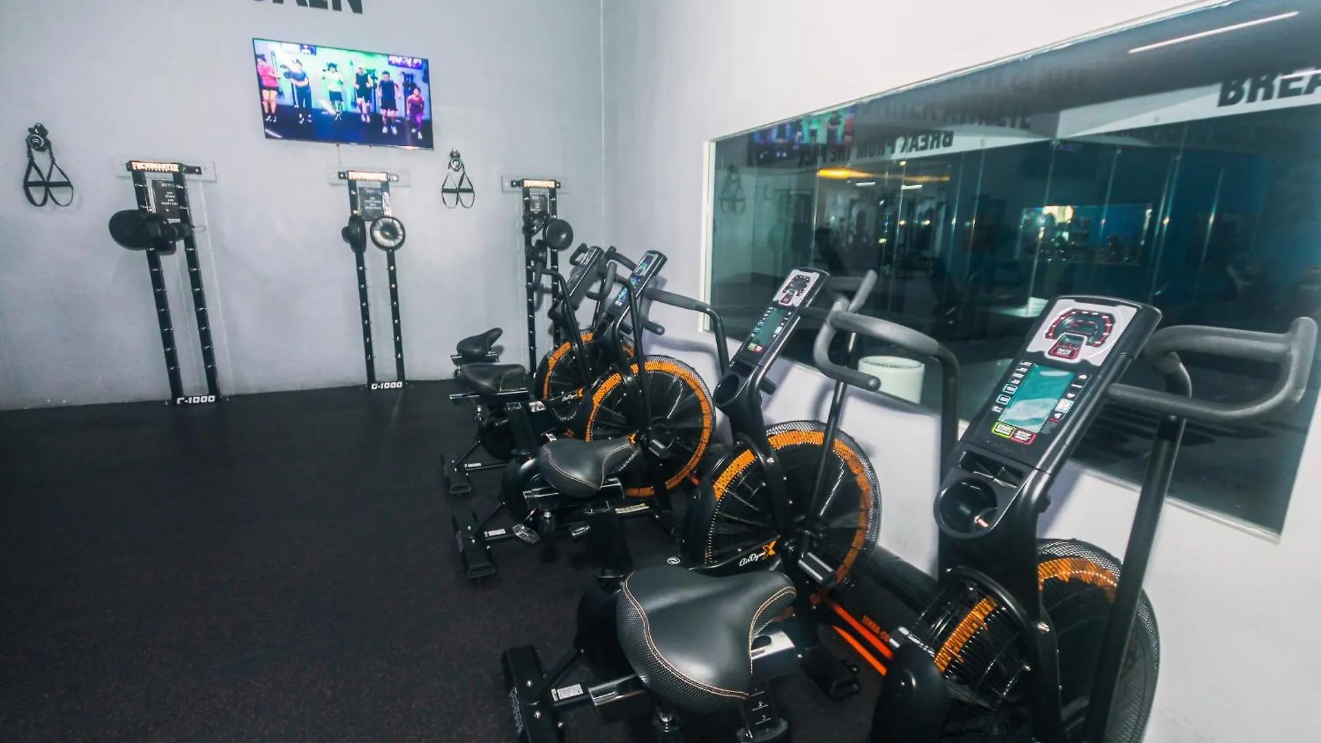 Royal Polo Club Air Condo Makati Swim Gym Park 300 Mbps Manila 0*,  Philippines