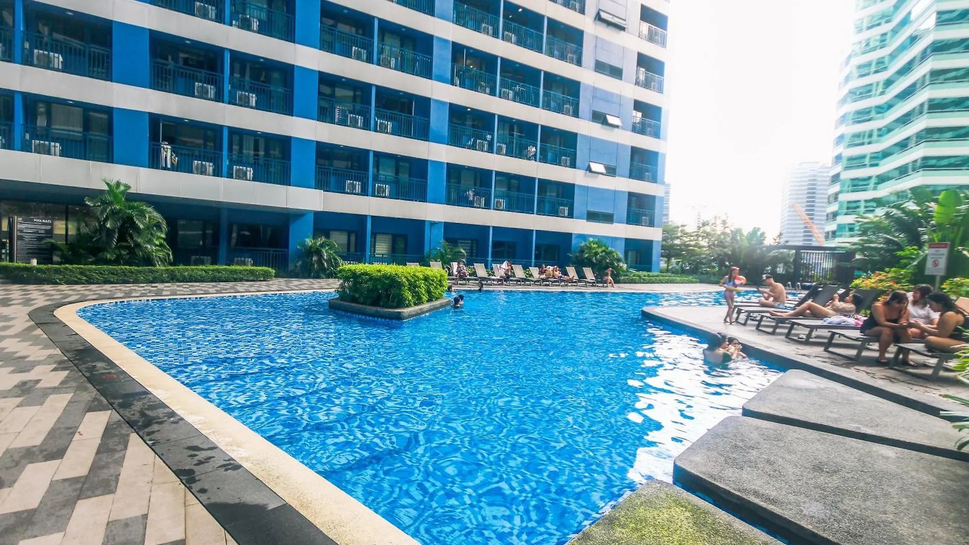 Royal Polo Club Air Condo Makati Swim Gym Park 300 Mbps Manila Apartment
