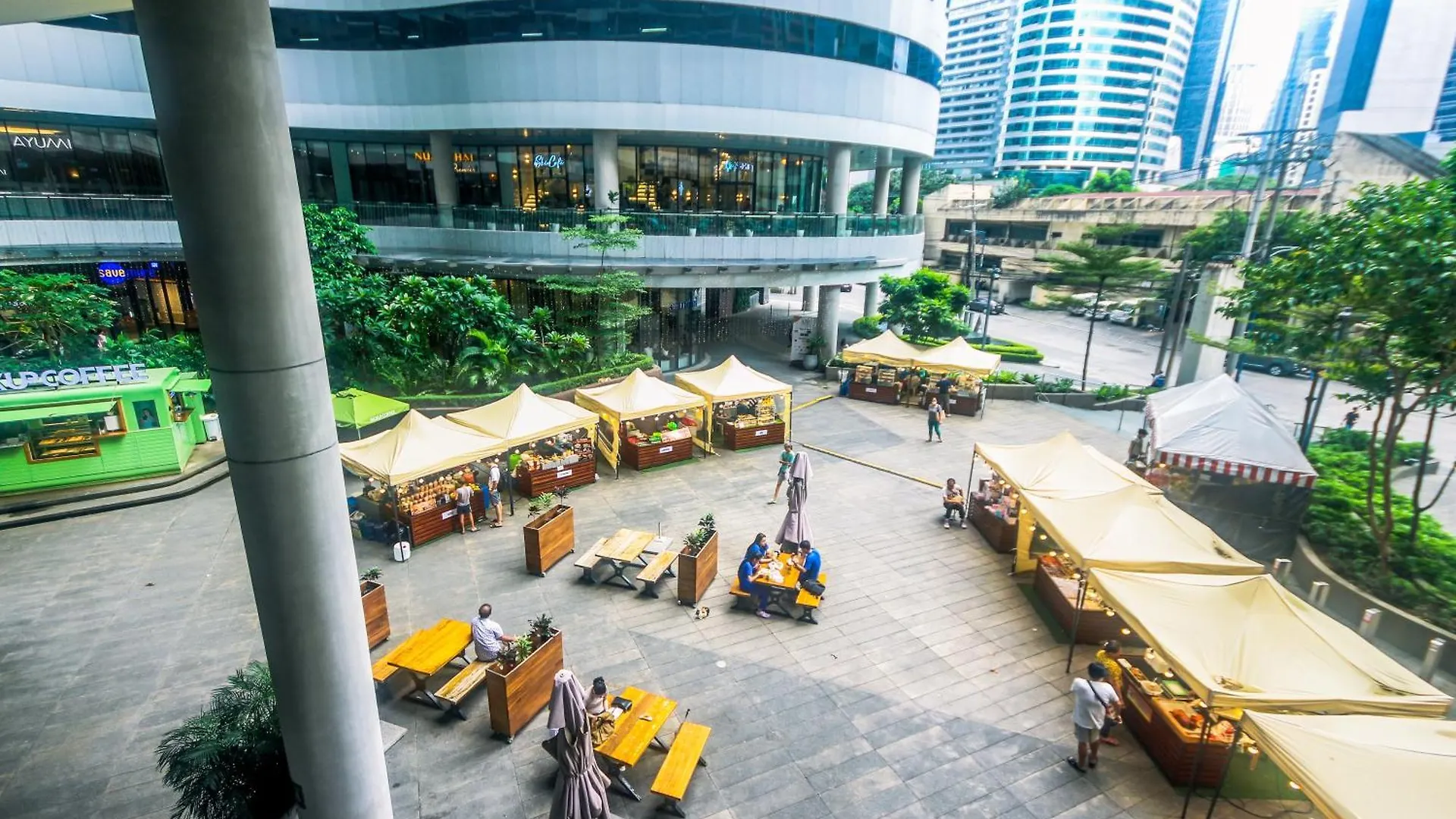 Royal Polo Club Air Condo Makati Swim Gym Park 300 Mbps Manila 0*,  Philippines