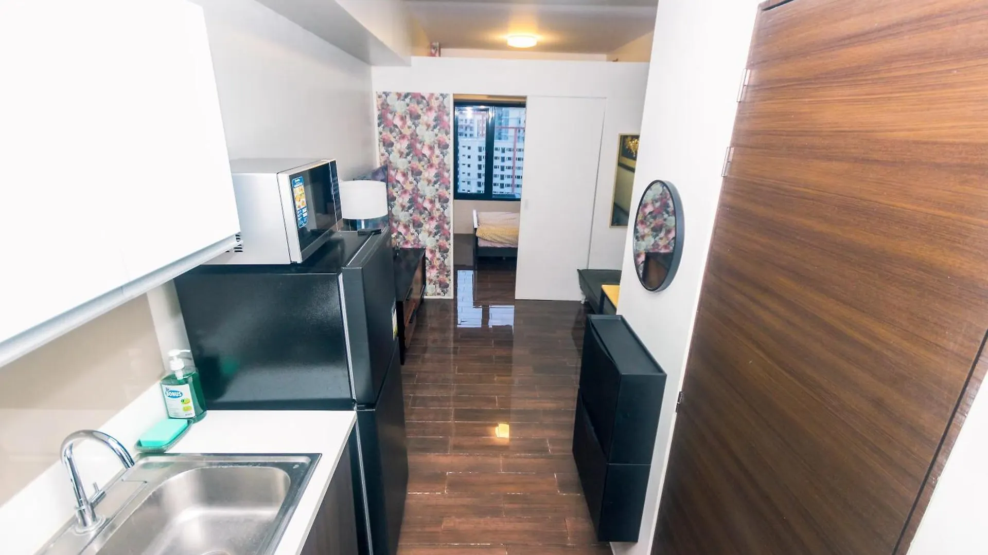 Apartment Royal Polo Club Air Condo Makati Swim Gym Park 300 Mbps Manila