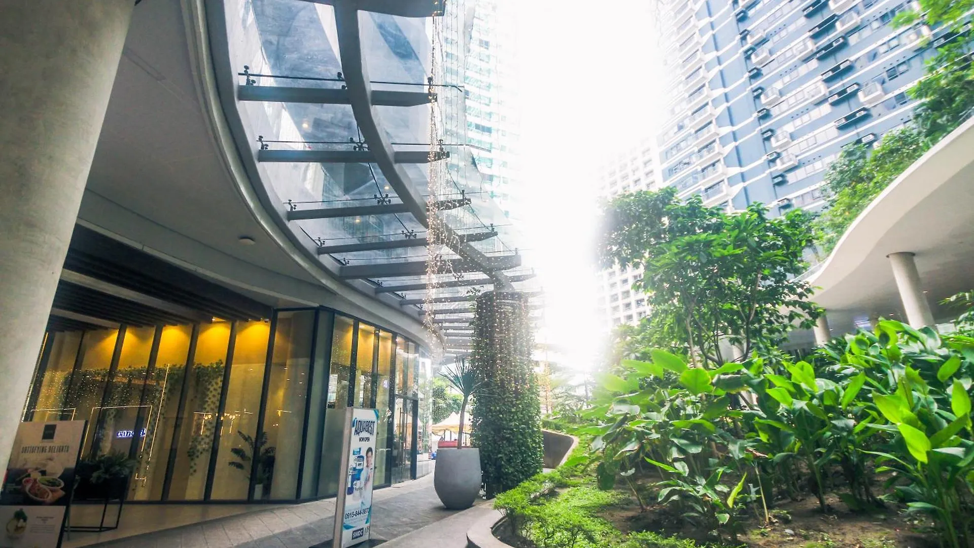 Apartment Royal Polo Club Air Condo Makati Swim Gym Park 300 Mbps Manila