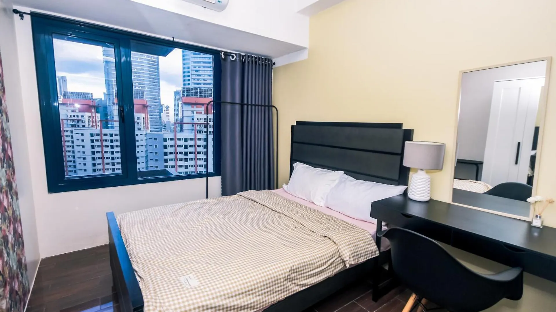 Royal Polo Club Air Condo Makati Swim Gym Park 300 Mbps Manila 0*,  Philippines