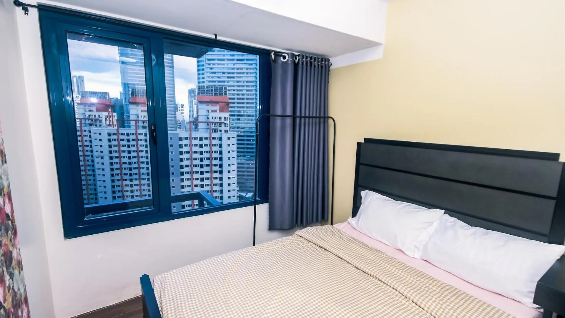 Apartment Royal Polo Club Air Condo Makati Swim Gym Park 300 Mbps Manila