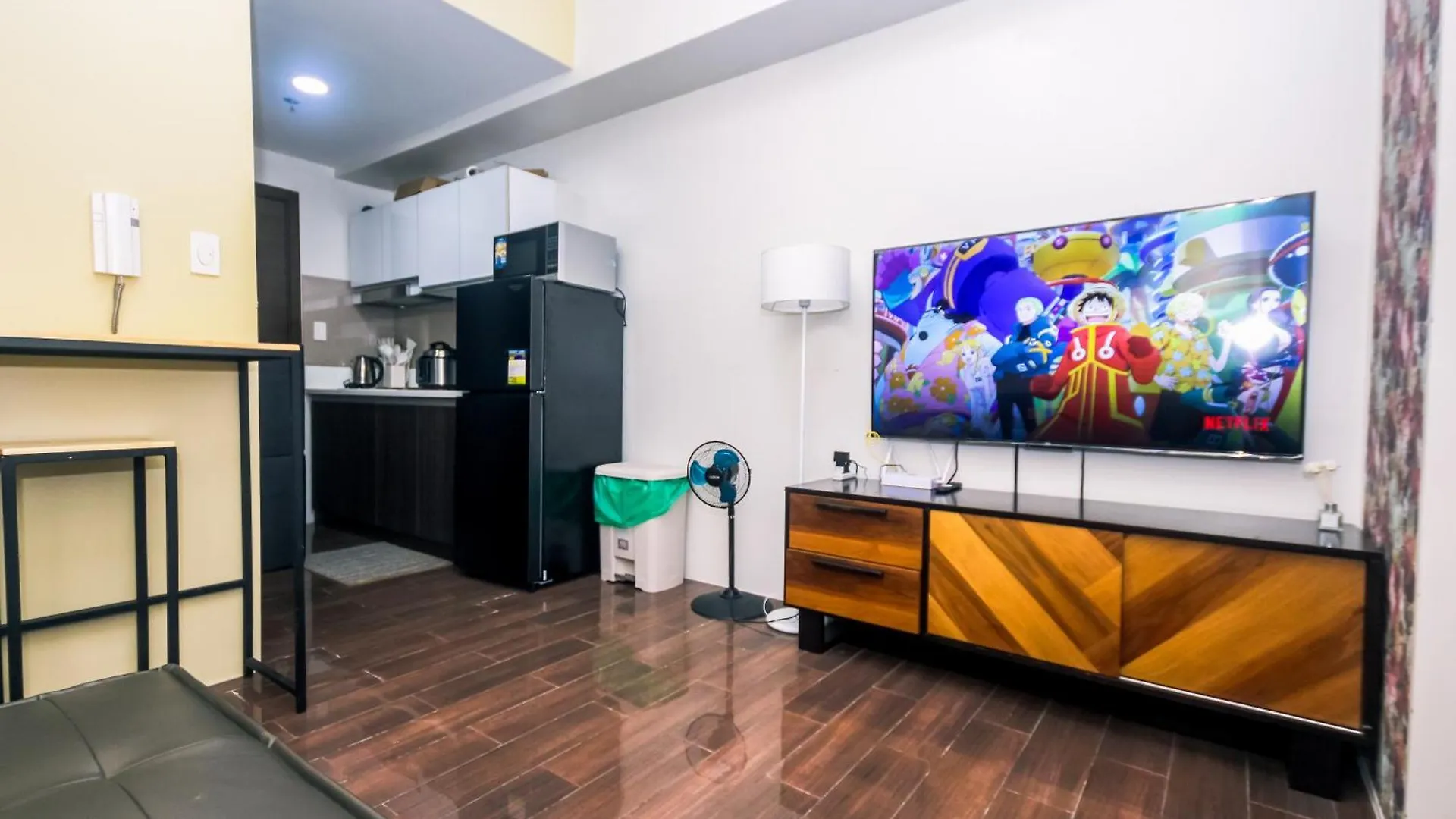 Royal Polo Club Air Condo Makati Swim Gym Park 300 Mbps Manila 0*,  Philippines