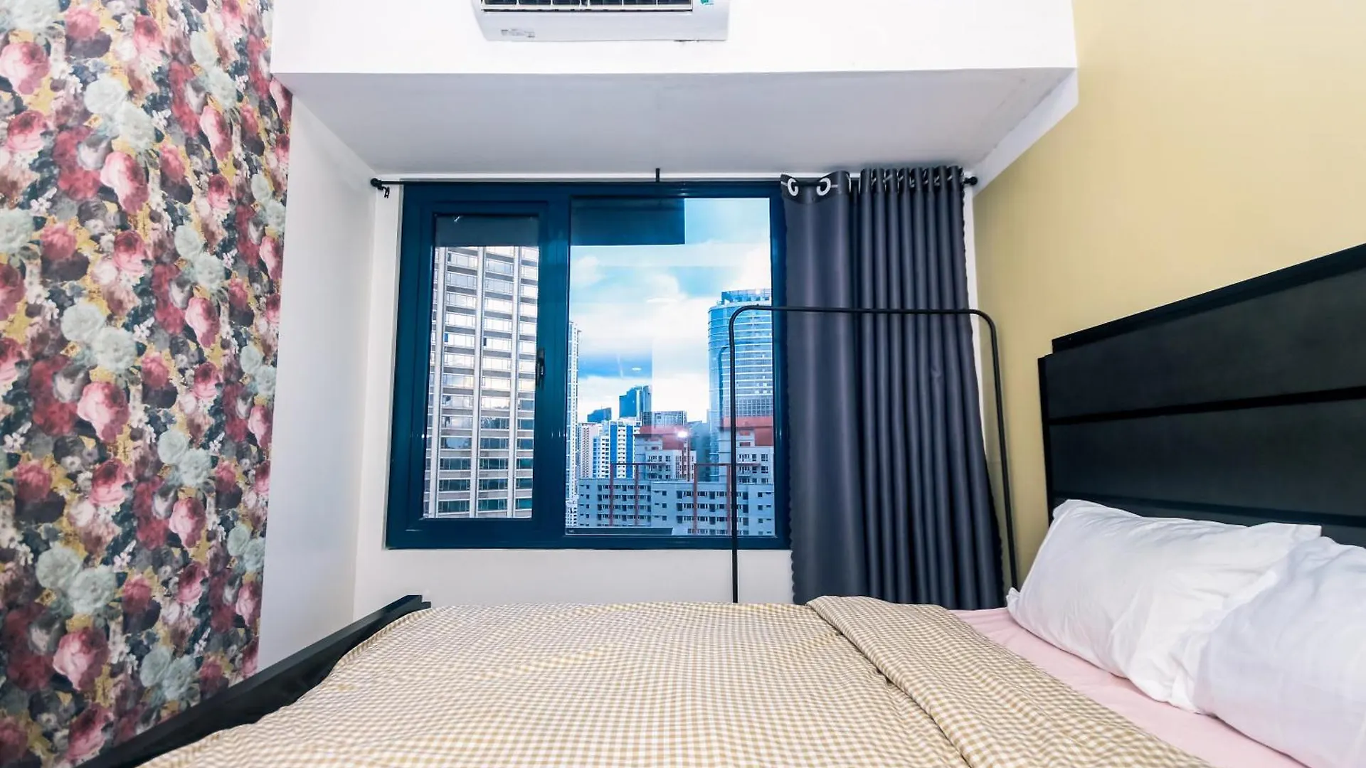 Apartment Royal Polo Club Air Condo Makati Swim Gym Park 300 Mbps Manila
