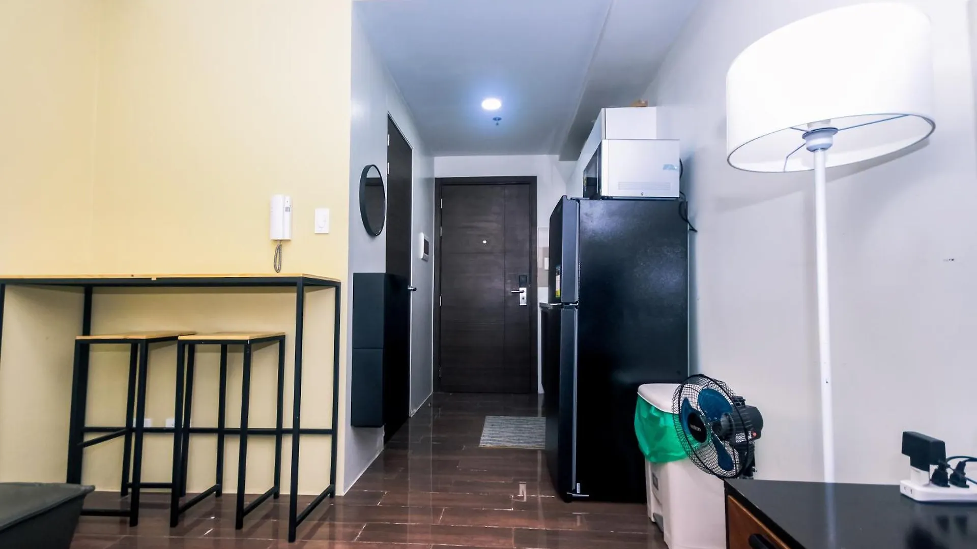 Apartment Royal Polo Club Air Condo Makati Swim Gym Park 300 Mbps Manila Philippines